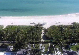 Пляж в Майами-Бич из отеля Alexander Ocean Front