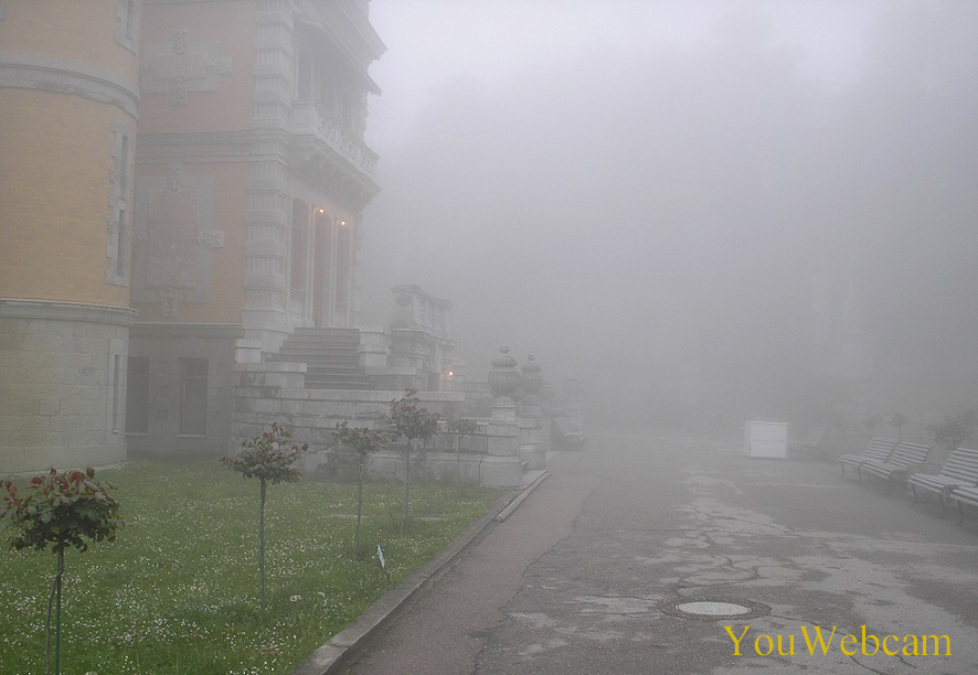 Массандровский дворец в тумане