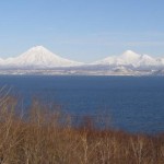 Веб камера показывает вулкан Корякский и Авачинский на Камчатке
