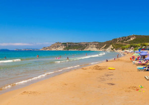 Пляж Ариллас на острове Корфу в Греции