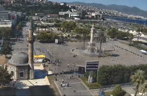 Часовая башня в городе Измир в Турции