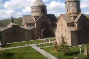 Монастырь Кечарис в Цахкадзор в Армении