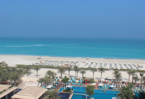Пляж Саадият в Абу-Даби в ОАЭ