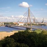 Вантовый мост в Риге в Латвии