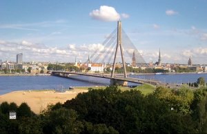 Вантовый мост в Риге в Латвии