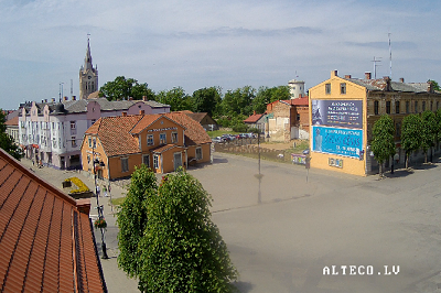 Веб камера показывает площадь Единства в городе Цесис в Латвии Площадь Единства в городе Цесис