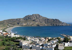Побережье поселка Плакиас на острове Крит в Греции