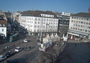 Площадь Barfesserplatz в городе Базель в Швейцарии