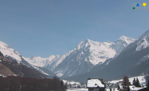 Панорама горнолыжного курорта и городка Клостерс в Швейцарии