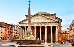 Площадь Пьяцца-делла-Ротонда и Пантеон в Риме в Италии