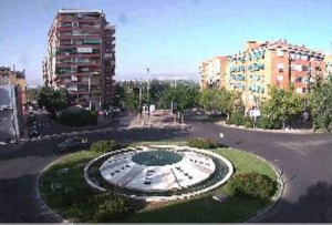 Кольцевой перекресток в городе Гранада в Андалусии в Испании