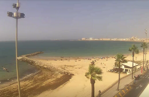 Пляж Санта-Мария-дель-Мар в городе Кадис в Испании
