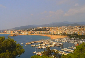 Панорама города Бланес в Каталонии