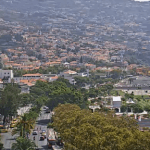 Обзорная веб камера показывает Фуншал на острове Мадейра в Португалии