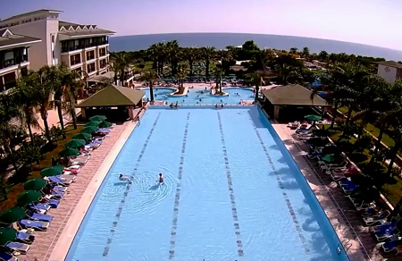 Бассейн отеля Alva Donna Beach Resort и Средиземное море в Сиде в Турции Веб камера отеля Alva Donna Beach Resort в Сиде в Турции