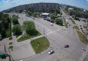 Перекресток проспекта Комарова и улицы Салютная в Челябинске