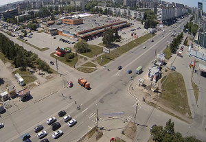 Перекресток проспекта Комсомольский и улицы Ворошилова в Челябинске