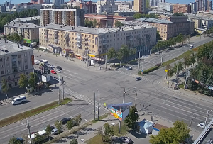 Перекресток улицы Энгельса и проспекта Ленина в Челябинске