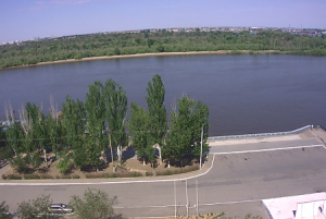Улица Куйбышева и река Волга в Астрахани