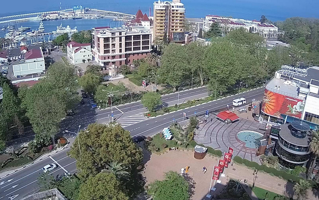 Веб камера Сочи, гостиница Sochi Plaza, Курортный проспект и Платановая аллея