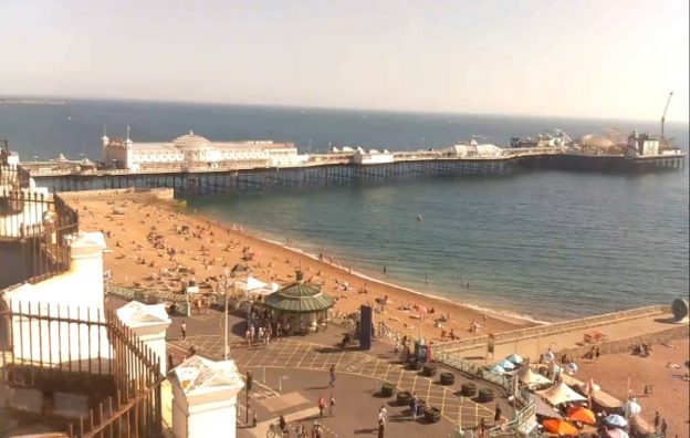 Веб камера показывает пирс Brighton Pier в Брайтоне в Великобритании Пирс Brighton Pier в городе Брайтон в Великобритании