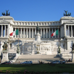 Площадь Венеции и Витториано в Риме в Италии