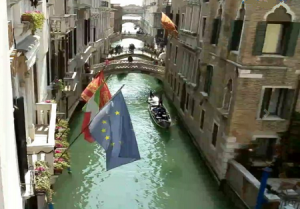 Дворцовый канал в Венеции в Италии