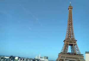 Эйфелева башня в Париже в прямом эфире