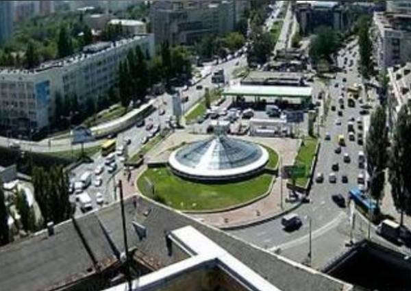 Веб камера показывает Севастопольскую площадь в исторической местности Чоколовка в Киеве Севастопольская площадь в исторической местности Чоколовка в Киеве
