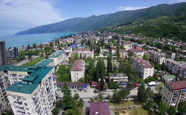 Веб камера показывает панораму города Гагра в Абхазии в реальном времени Панорама города Гагра в Абхазии