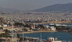 Панорама города Пирей в Греции