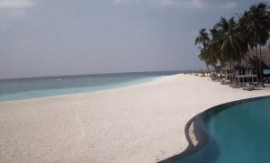 Пляж на острове Велиганду на Мальдивах
