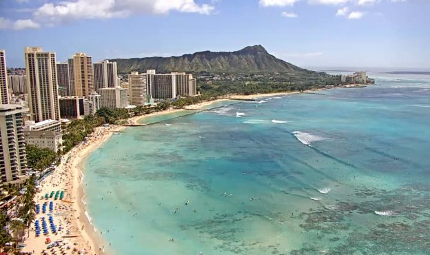Веб камера показывает вид из отеля Sheraton Waikiki в Гонолулу Гонолулу и пляж Вайкики из отеля Sheraton Waikiki