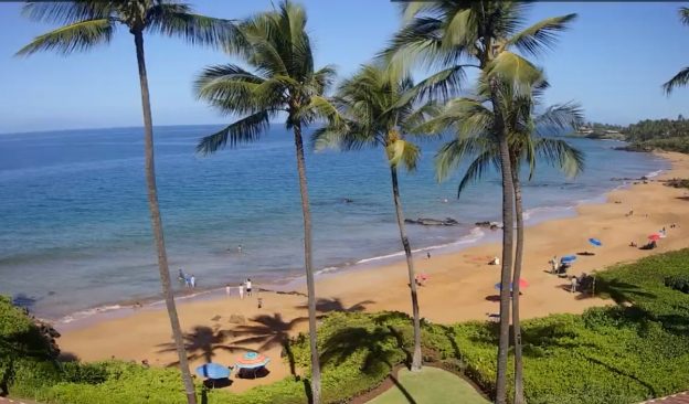 Веб камера показывает пляж Po‘olenalena Beach из апартаментов Makena Surf Resort на Мауи Пляж Po‘olenalena Beach из апартаментов Makena Surf Resort на острове Мауи