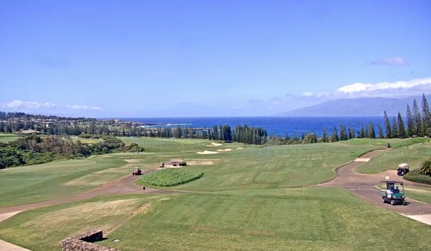 Веб камера показывает поле для гольфа Kapalua Golf's Plantation Course на острове Мауи Поле для гольфа Kapalua Golf's Plantation Course на острове Мауи