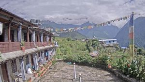 Вид из отеля Милан в поселке Гандрук в Непале
