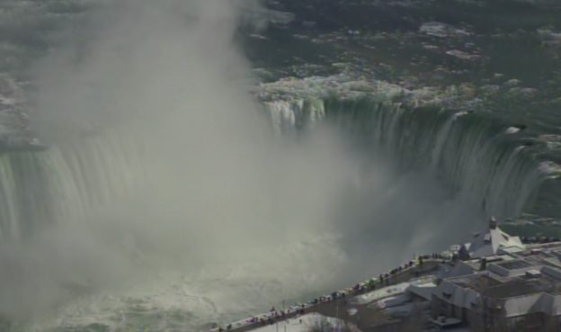 Канадский водопад из отеля Hilton Niagara Falls Веб камера показывает Канадский водопад из отеля Hilton Niagara Falls