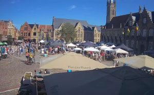 Рыночная площадь в городе Ньивпорт в Бельгии