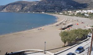 Пляж Пахия Аммос в городе Палеохора в Греции