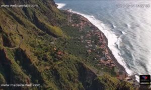 Панорама поселка Паул-ду-Мар на острове Мадейра