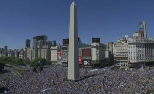 Веб камера Аргентина, Буэнос-Айрес, празднование победы на Чемпионате мира по футболу в Катаре