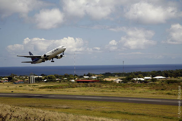 Веб камера Аэропорта Матавери на острове Пасхи. 