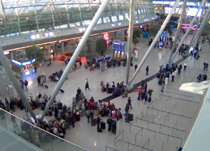 Веб камера Германии, аэропорт Дюссельдорфа, стойки регистрации