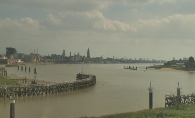 Река Шельда в Антверпене в Бельгии