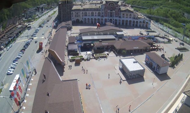 Главная площадь курорта Красная Поляна в Сочи
