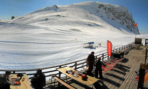 Панорамный вид на горнолыжную трассу из ресторана Strela-Pass в Давосе