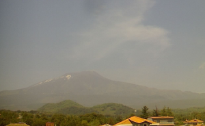 Вулкан Этна из коммуны Николози на Сицилии в Италии