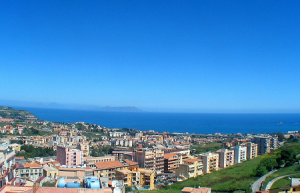 Панорама коммуны Патти на Сицилии в Италии