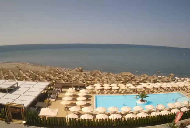 Пляж ТРЦ «Мандарин» в Адлере