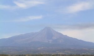 Веб камера Мексика, вулкан Колима, панорама из отеля Fiesta Inn Colima